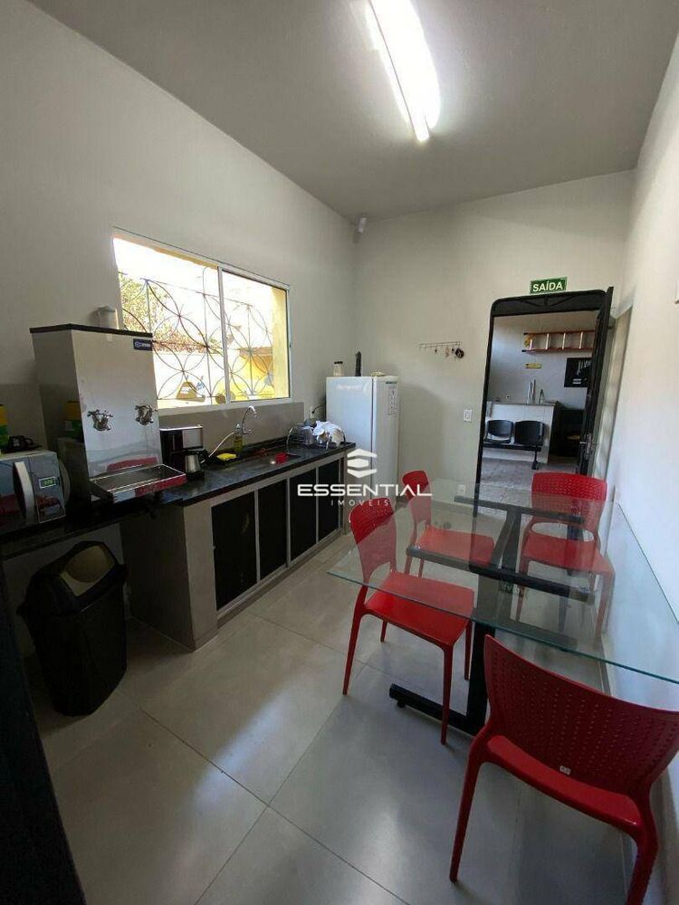 Casa, 4 quartos, 240 m² - Foto 1