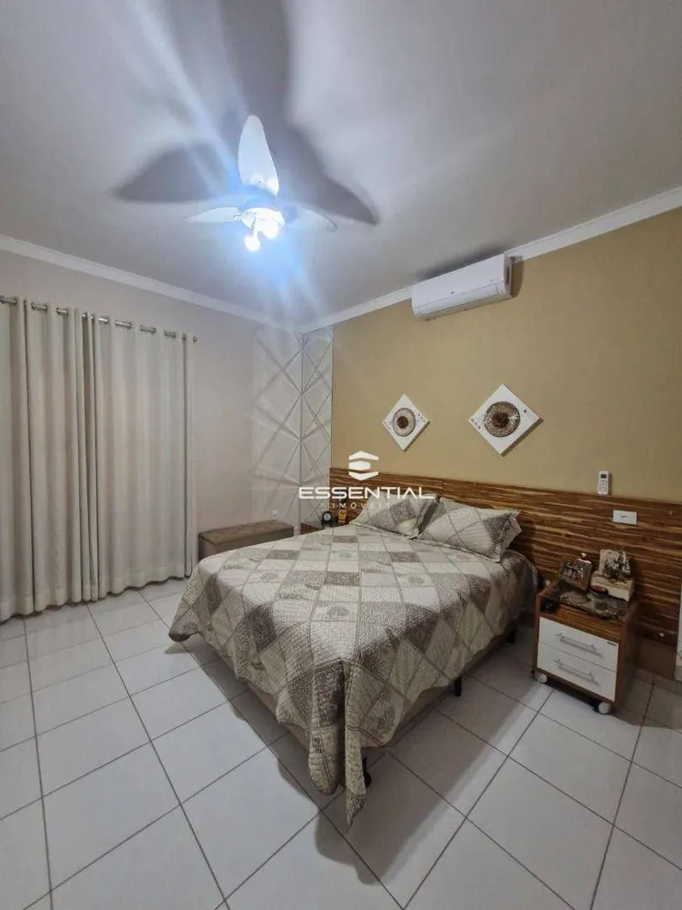 Casa, 3 quartos, 220 m² - Foto 1