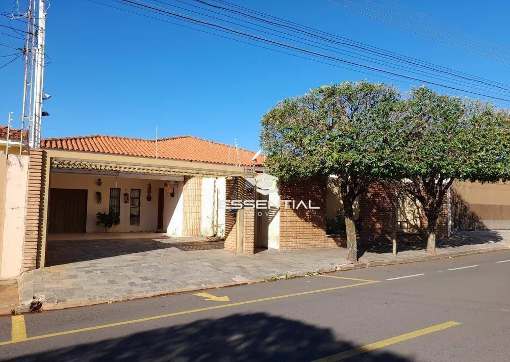 Casa, 3 quartos, 234 m² - Foto 1