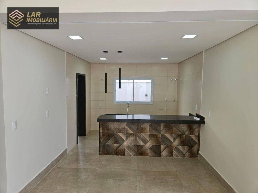 Casa à venda com 3 quartos, 250m² - Foto 2