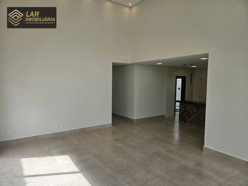 Casa à venda com 3 quartos, 250m² - Foto 1