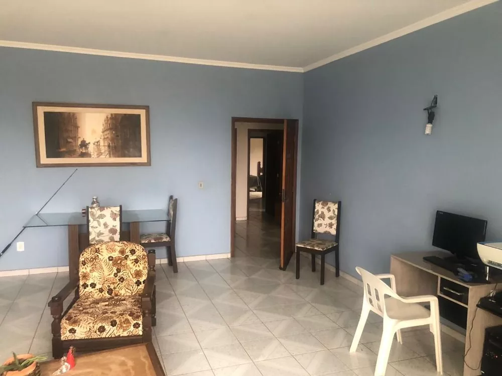 Casa à venda com 4 quartos, 300m² - Foto 2