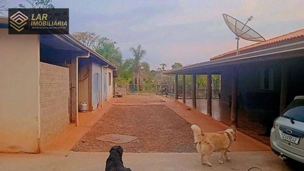 Chácara, 3 quartos, 2500 m² - Foto 1