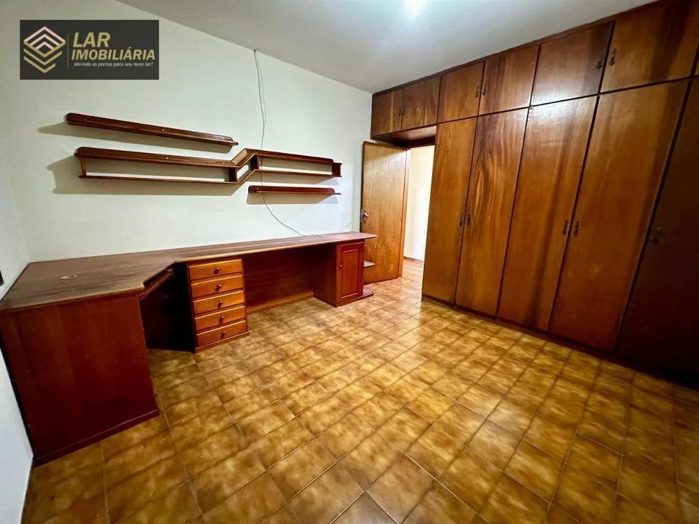 Casa à venda com 3 quartos, 282m² - Foto 4