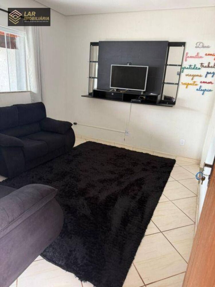 Casa à venda com 2 quartos, 83m² - Foto 1
