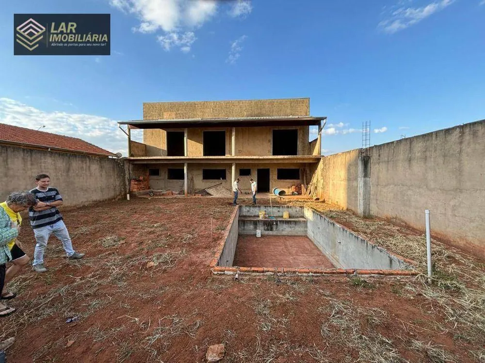 Casa, 4 quartos, 200 m² - Foto 1