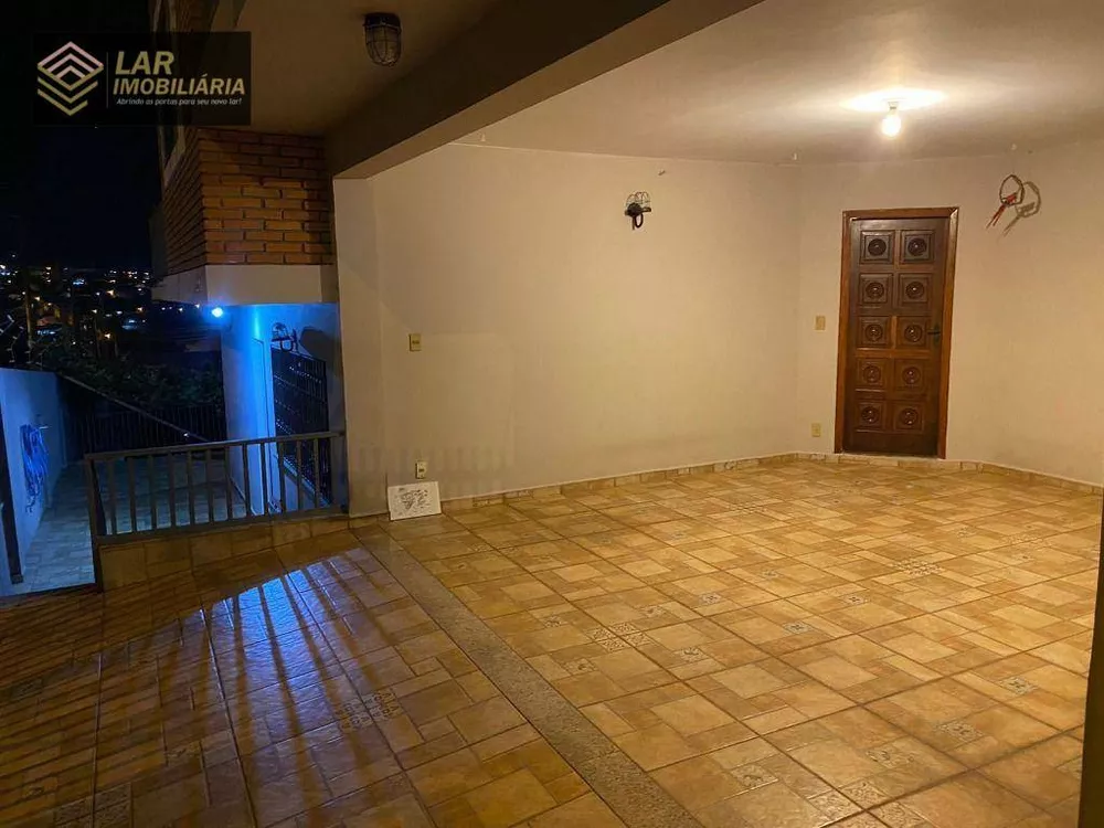 Casa à venda e aluguel com 5 quartos, 306m² - Foto 1