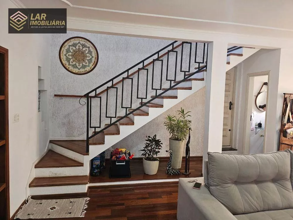 Casa à venda e aluguel com 3 quartos, 240m² - Foto 3