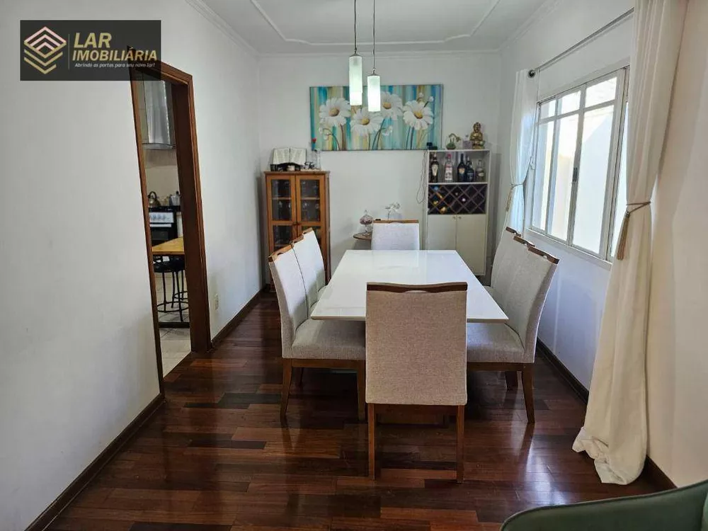 Casa à venda e aluguel com 3 quartos, 240m² - Foto 2