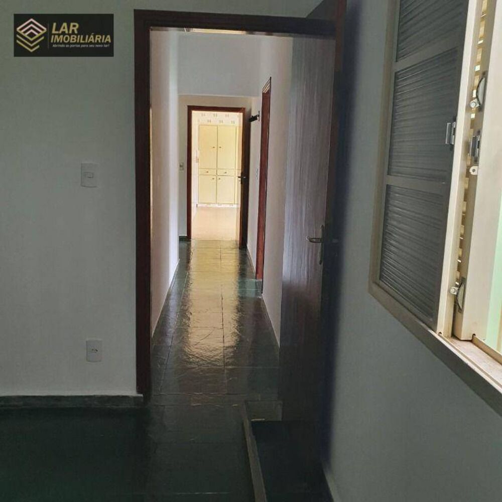 Casa à venda com 4 quartos, 200m² - Foto 3