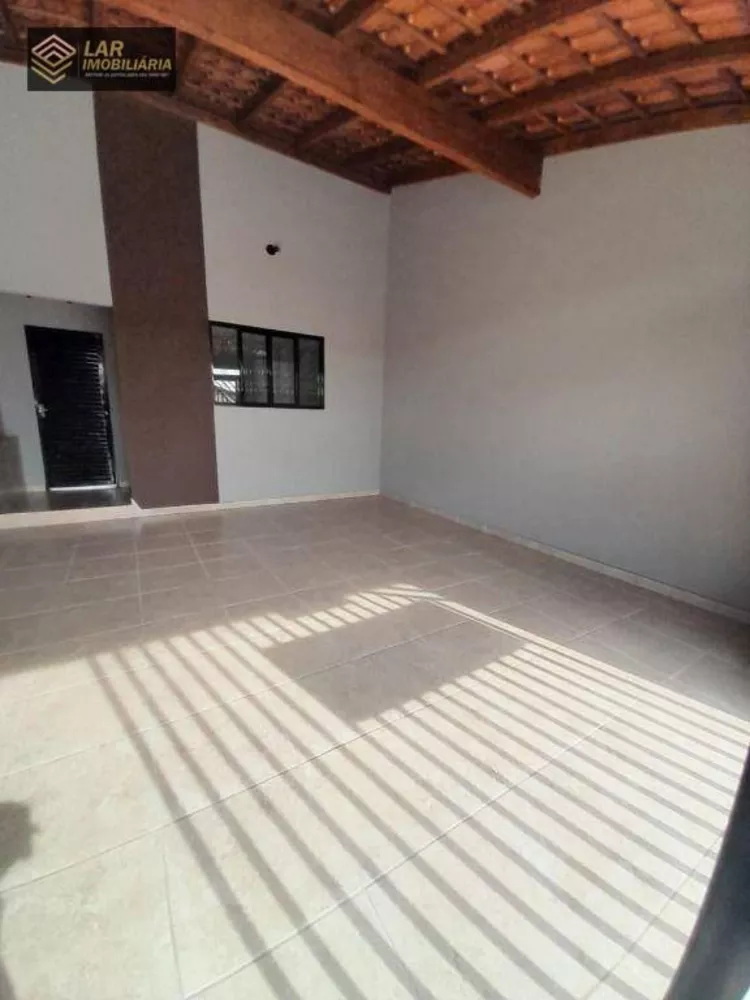 Casa à venda com 2 quartos, 70m² - Foto 1