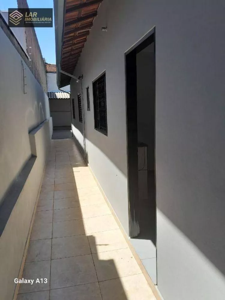 Casa à venda com 2 quartos, 70m² - Foto 4