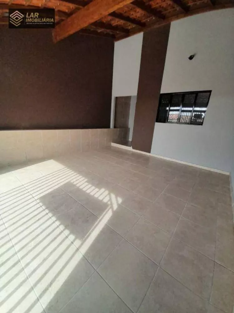 Casa à venda com 2 quartos, 70m² - Foto 2