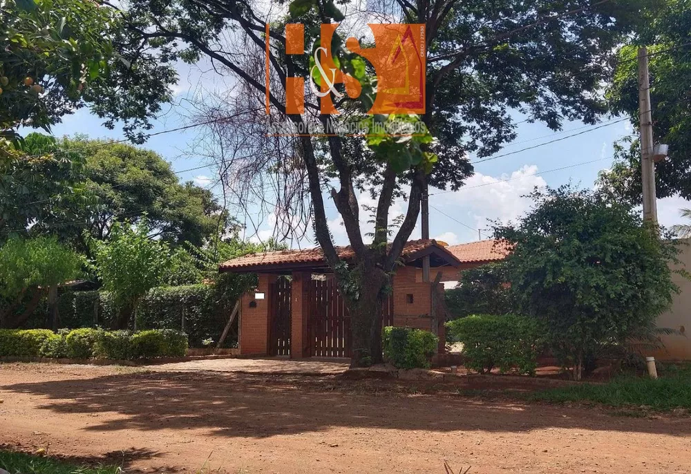 Fazenda à venda com 3 quartos, 1000m² - Foto 1