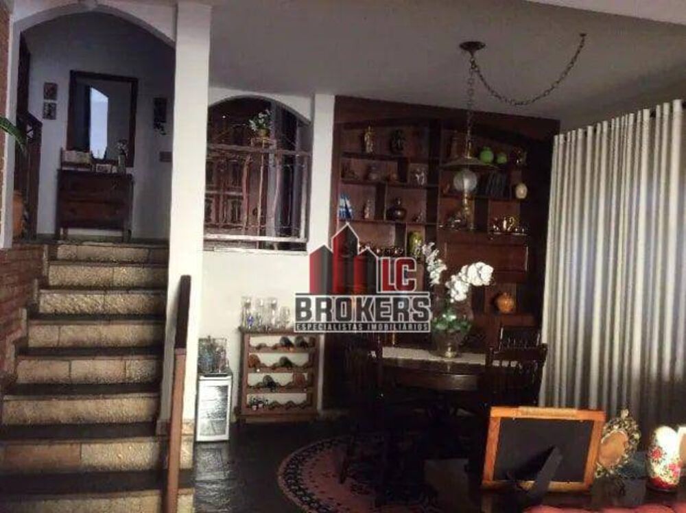 Casa para alugar com 4 quartos, 350m² - Foto 4