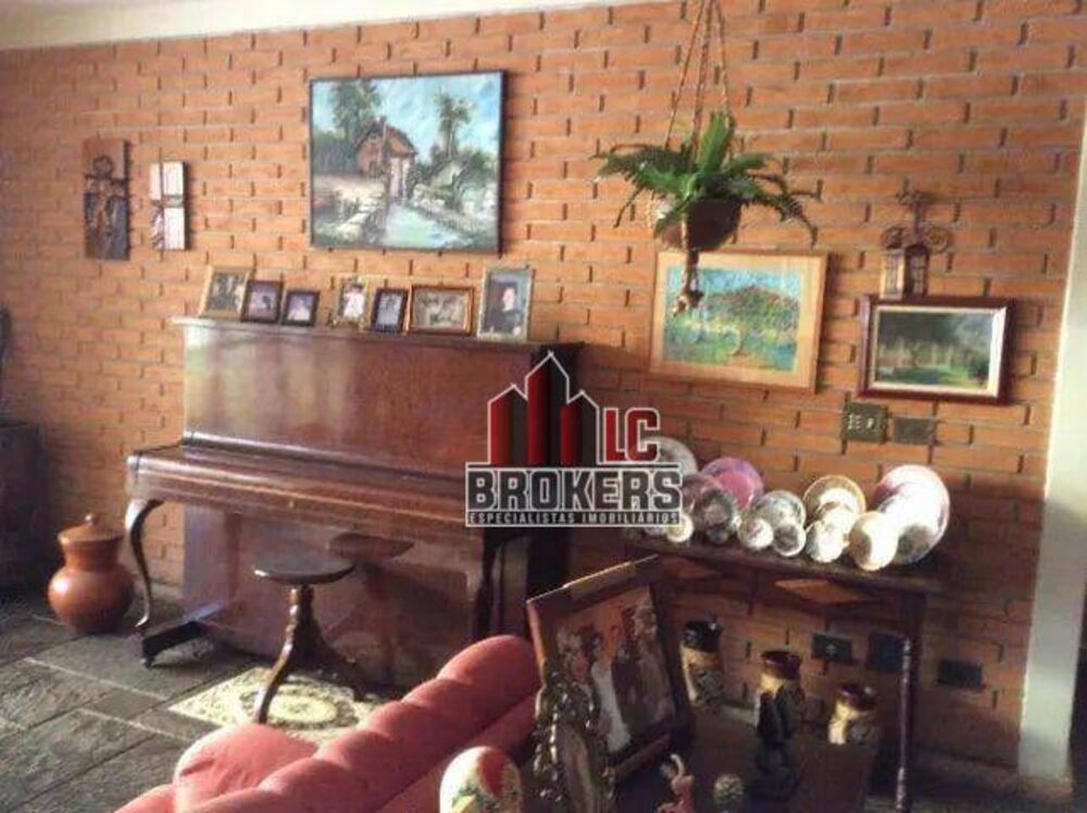 Casa para alugar com 4 quartos, 350m² - Foto 2