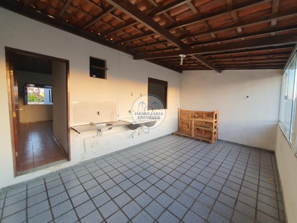 Casa, 3 quartos, 243 m² - Foto 2