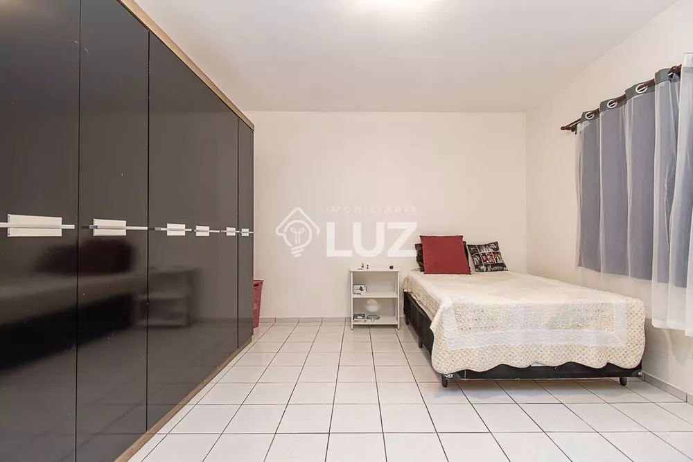 Casa à venda com 5 quartos, 284m² - Foto 1