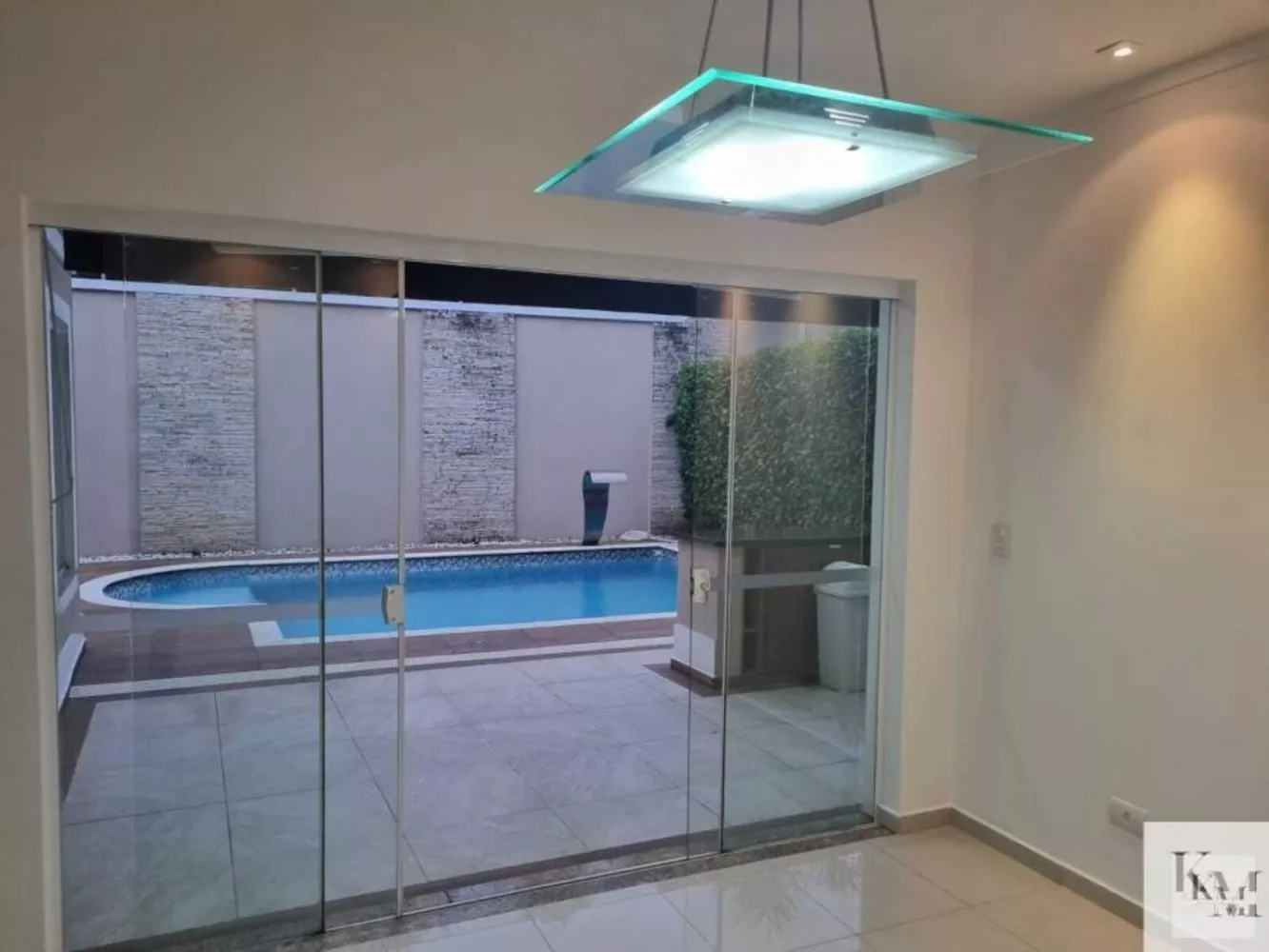 Casa de Condomínio à venda com 3 quartos, 250m² - Foto 2