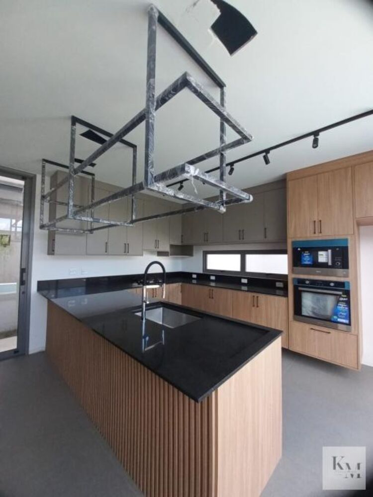 Casa de Condomínio à venda com 3 quartos, 310m² - Foto 2