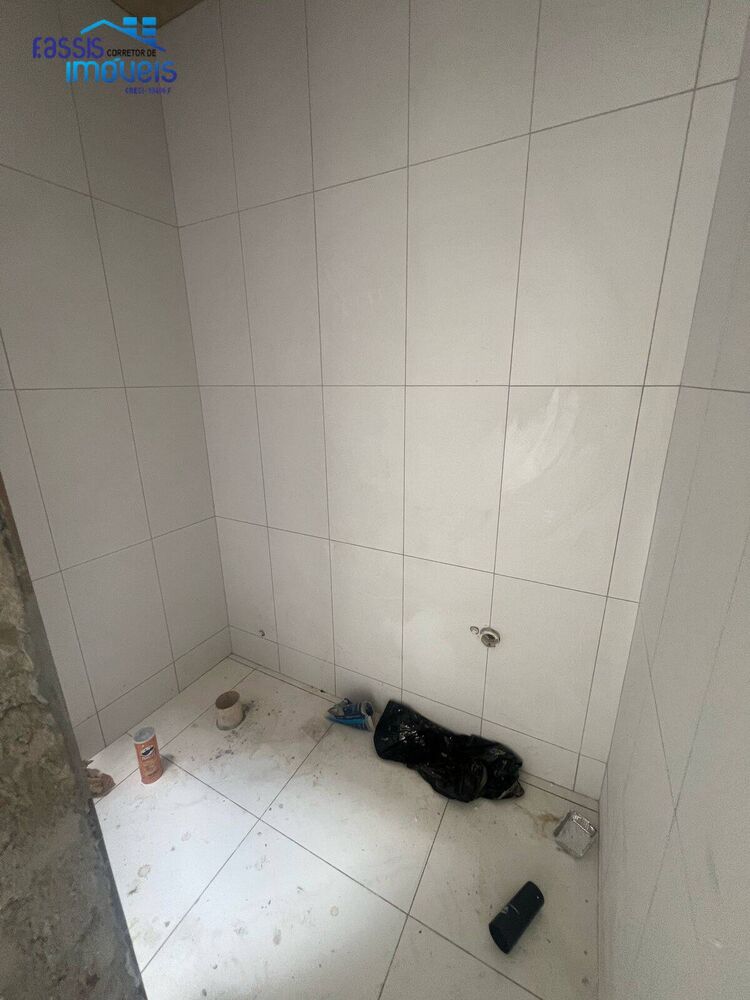 Casa à venda com 3 quartos, 60m² - Foto 4