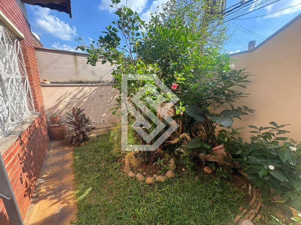 Casa à venda com 3 quartos, 166m² - Foto 2