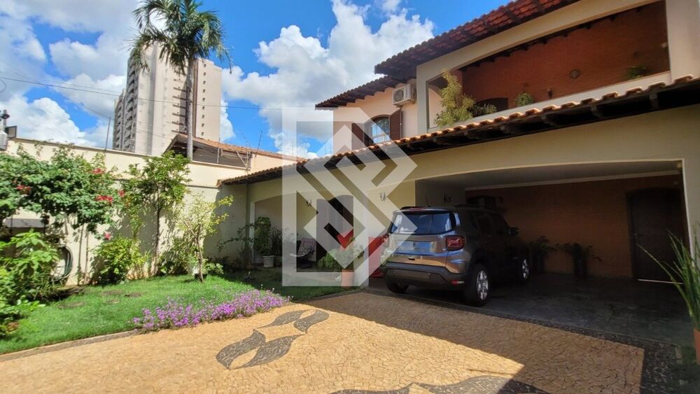 Casa à venda com 3 quartos, 336m² - Foto 1