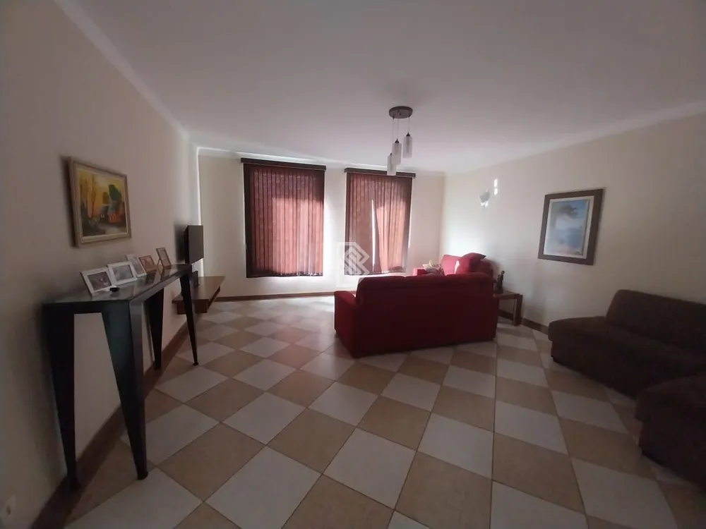 Casa, 3 quartos, 202 m² - Foto 1