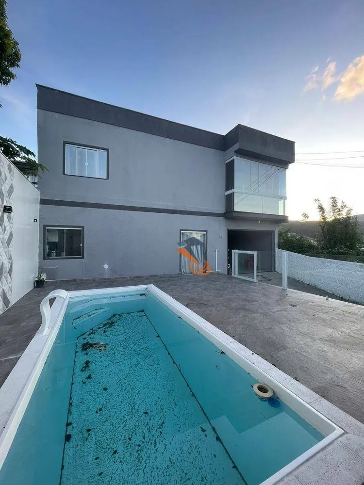 Casa, 5 quartos, 218 m² - Foto 1