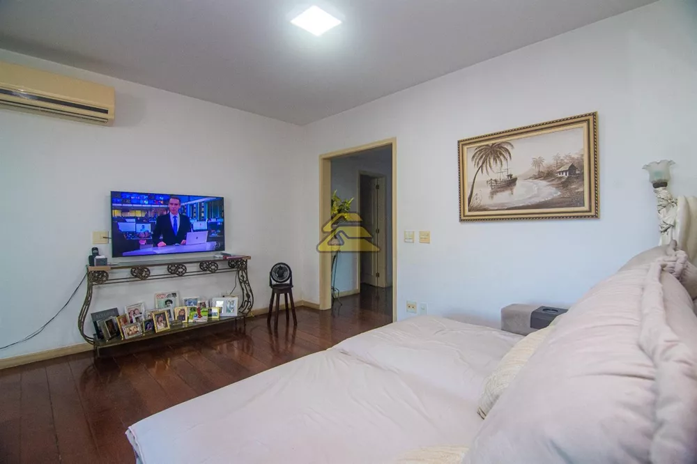 Apartamento à venda com 4 quartos, 215m² - Foto 2