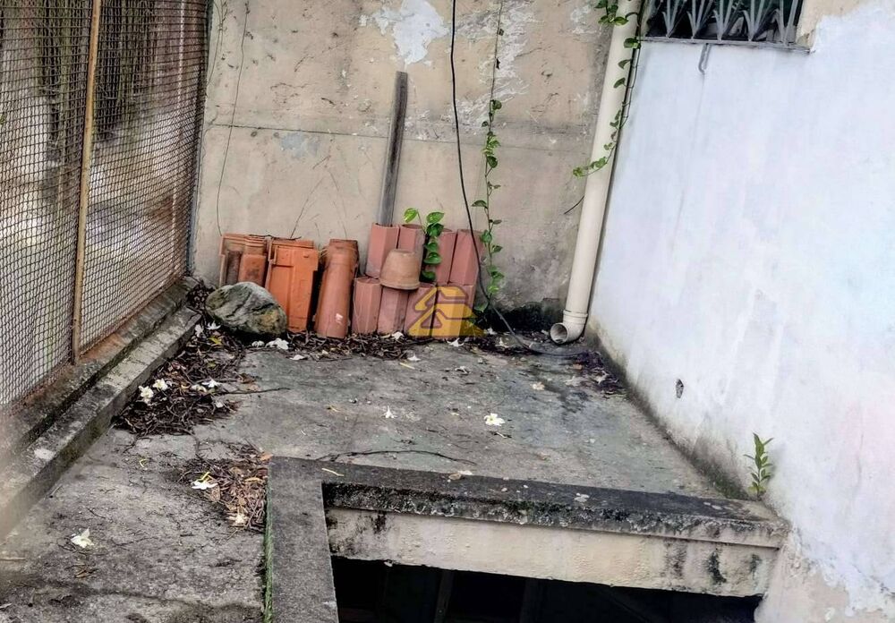 Casa à venda com 3 quartos, 342m² - Foto 8