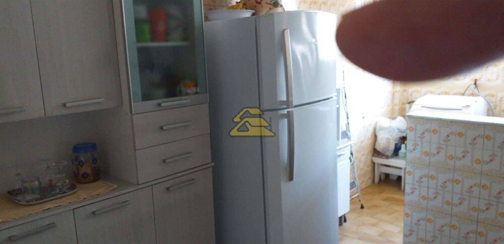Apartamento à venda com 2 quartos, 70m² - Foto 2