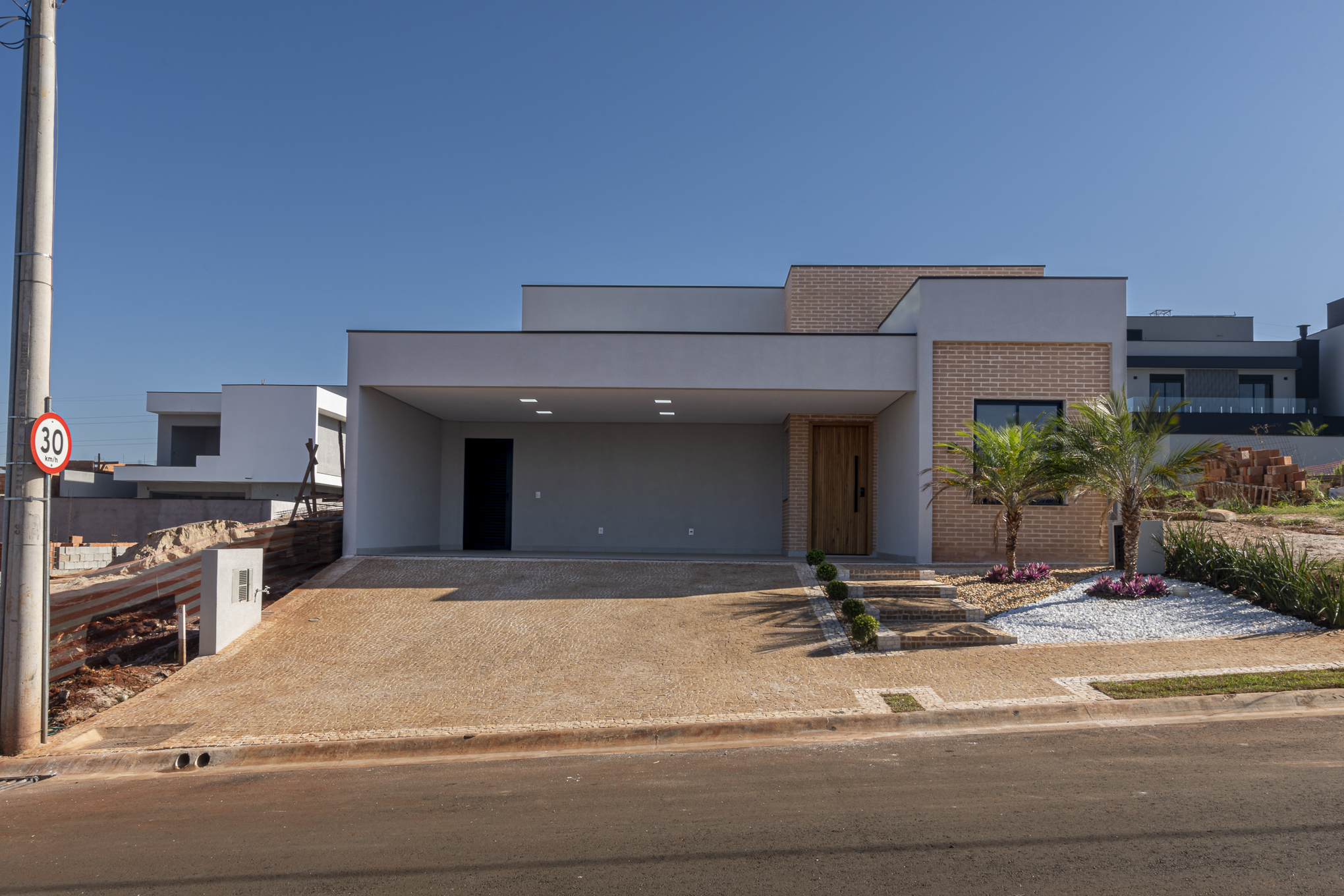 Casa de Condomínio à venda com 3 quartos, 198m² - Foto 1