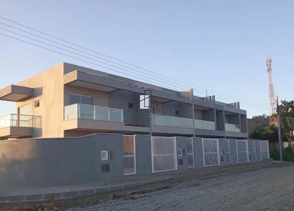 Casa à venda com 3 quartos, 107m² - Foto 1