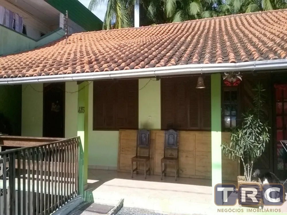 Casa, 4 quartos, 240 m² - Foto 1
