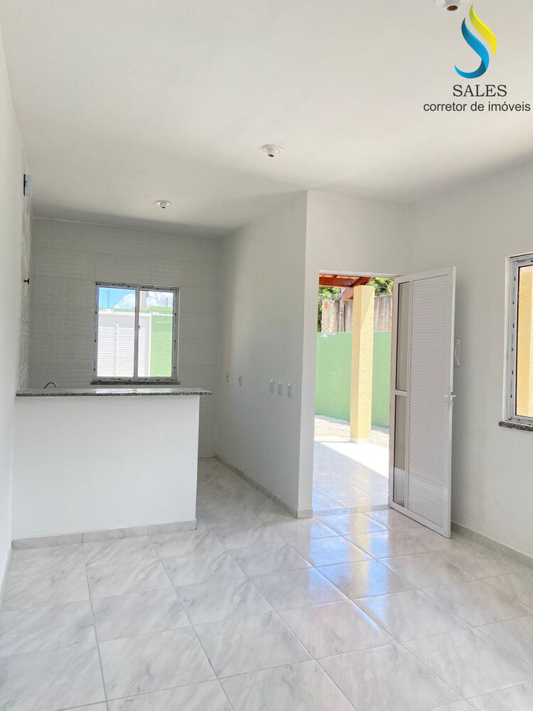 Casa à venda com 2 quartos, 70m² - Foto 2
