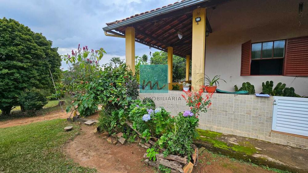 Chácara à venda com 4 quartos, 180m² - Foto 2