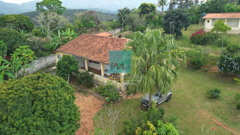 Chácara à venda com 4 quartos, 180m² - Foto 1