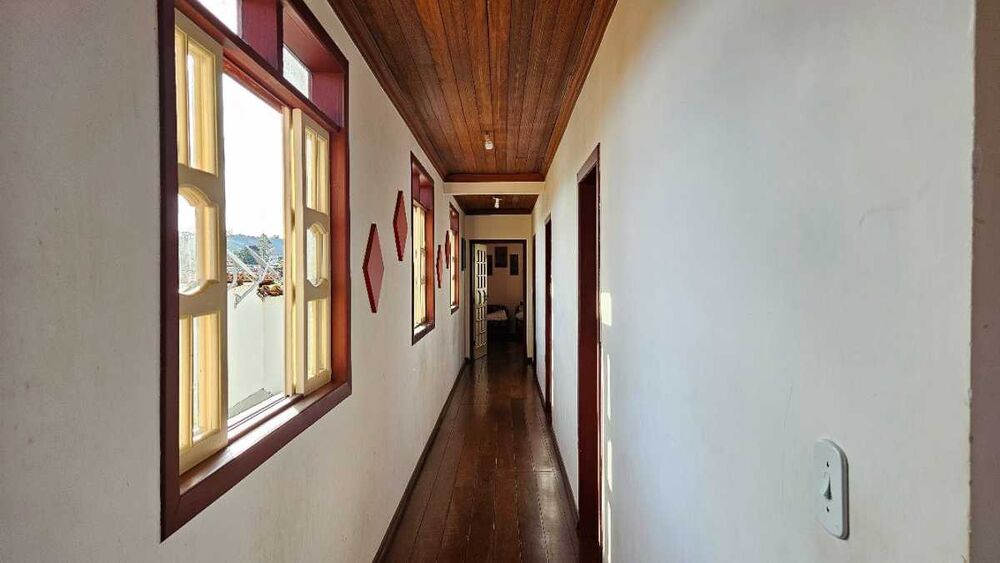 Casa à venda com 5 quartos, 210m² - Foto 6