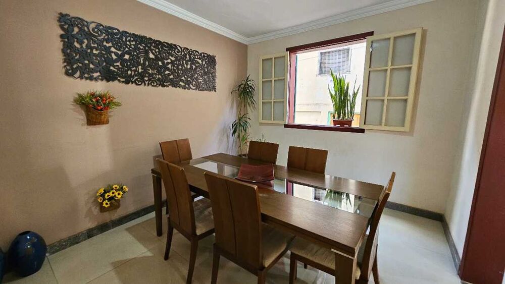 Casa à venda com 5 quartos, 210m² - Foto 3