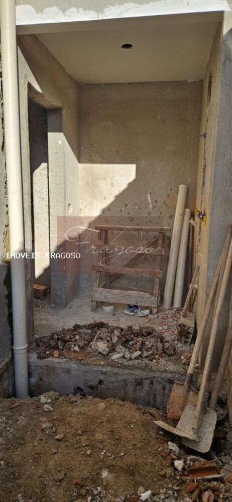 Casa à venda com 3 quartos, 64m² - Foto 4