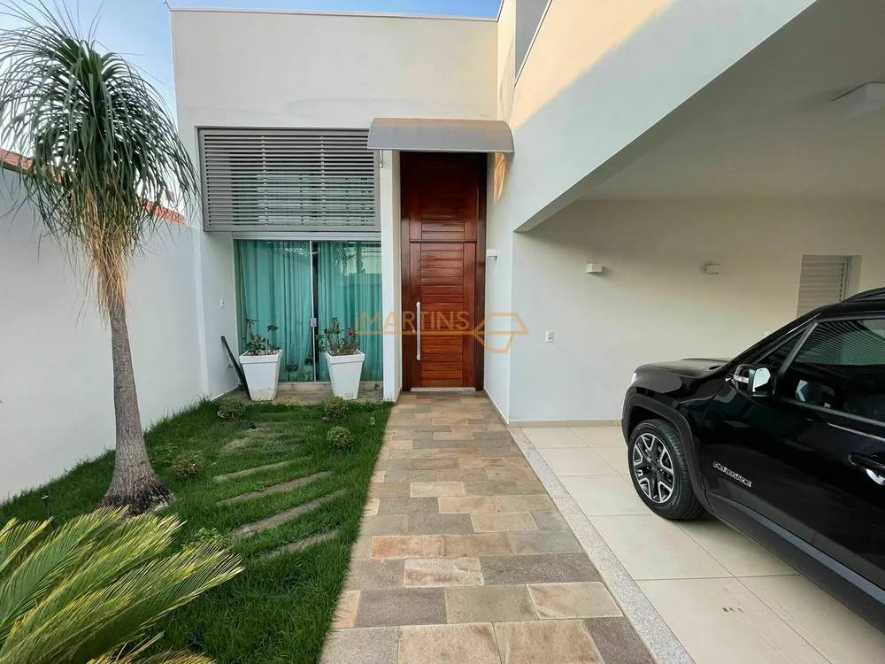 Casa, 3 quartos, 244 m² - Foto 1