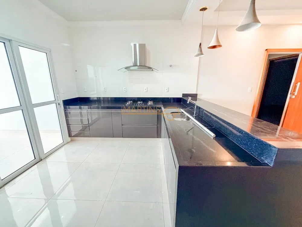 Casa, 2 quartos, 207 m² - Foto 1