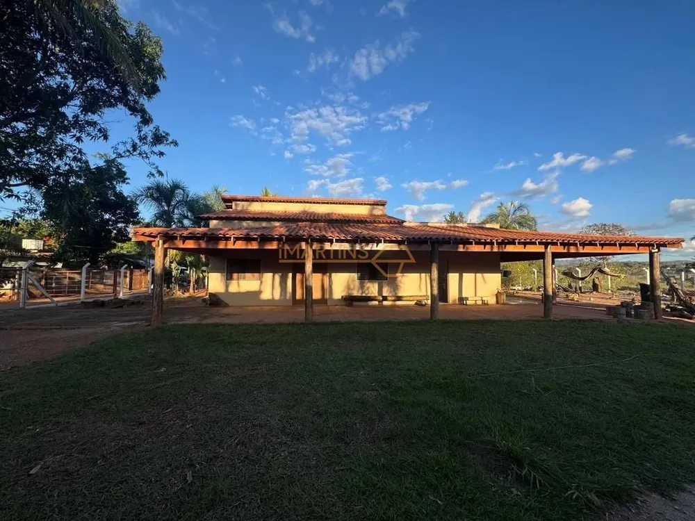 Chácara, 3 quartos, 555 m² - Foto 1