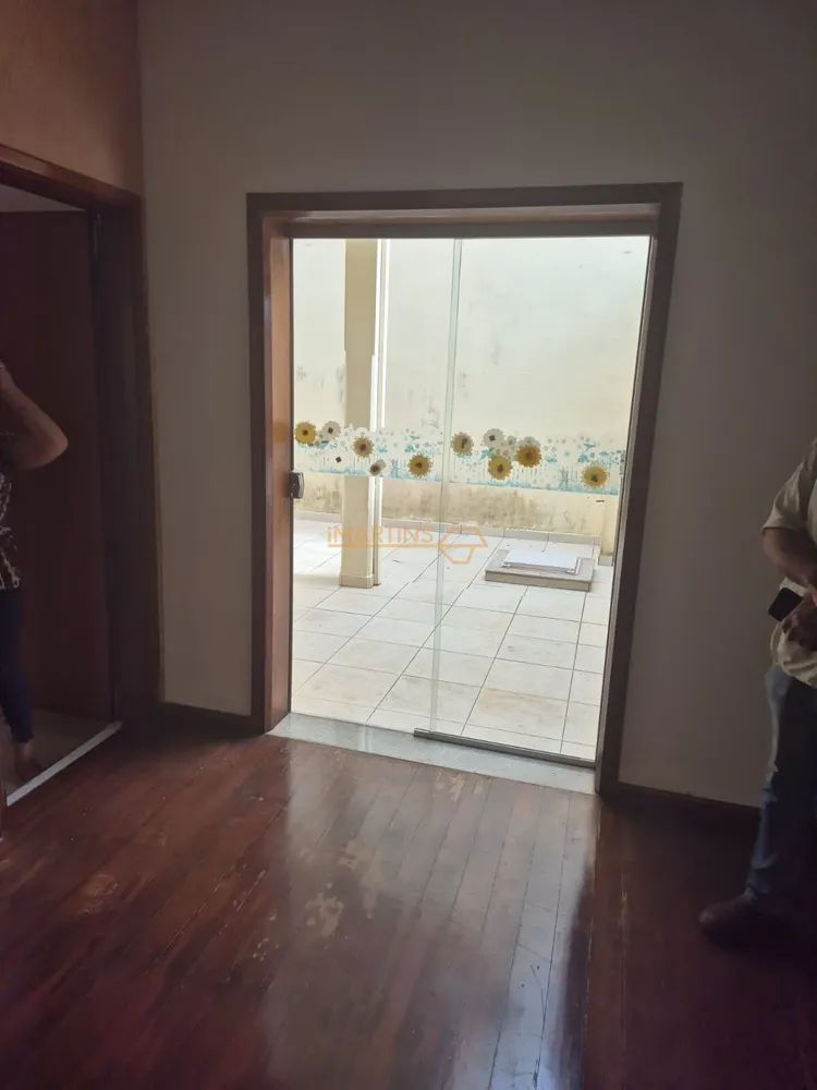 Sobrado, 3 quartos, 555 m² - Foto 1