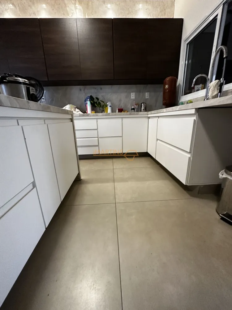 Casa, 3 quartos, 234 m² - Foto 2