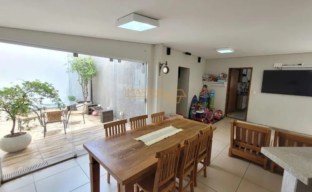 Casa, 3 quartos, 250 m² - Foto 2