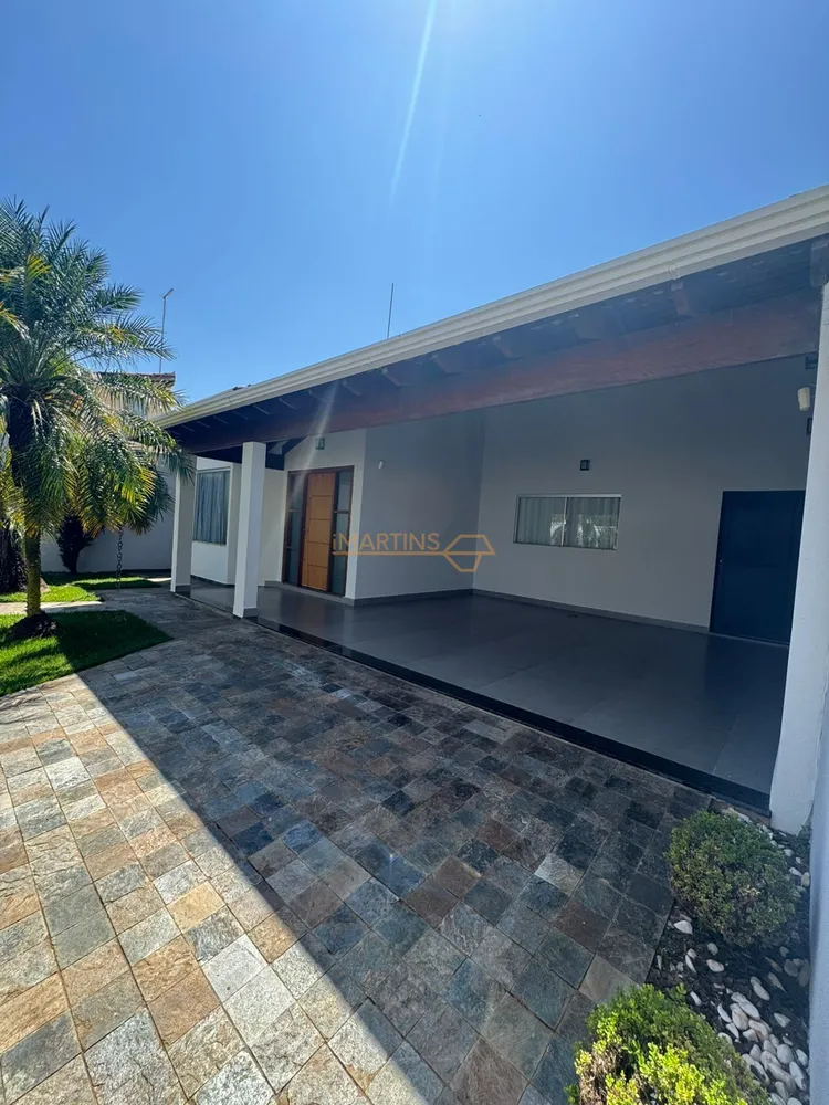 Casa, 4 quartos, 228 m² - Foto 2
