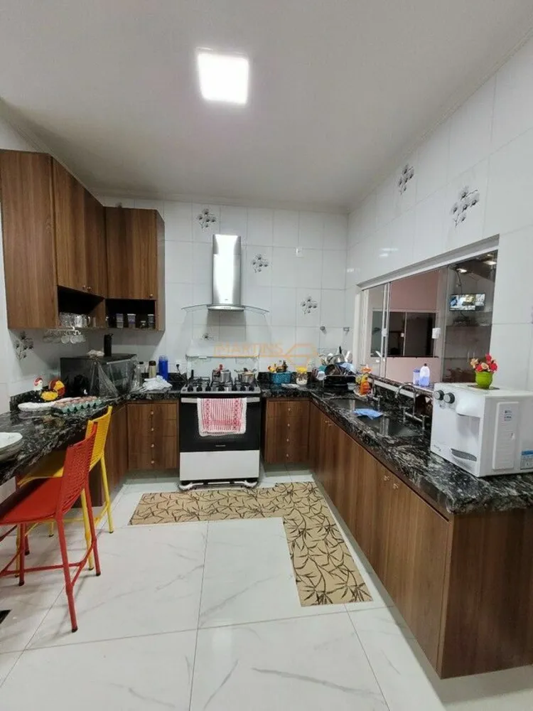 Casa, 3 quartos, 250 m² - Foto 3