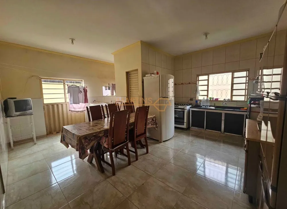 Casa, 4 quartos, 190 m² - Foto 1